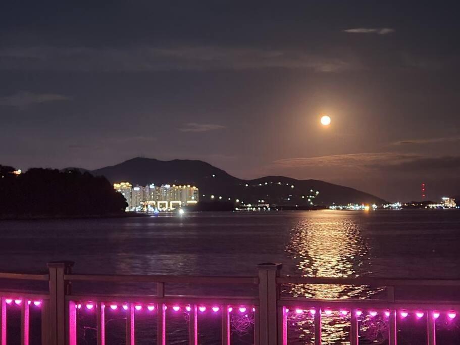 The Castle Ocean Marina Double Apartment Yeosu
